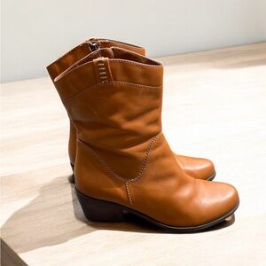 B MAKOWSKY COWBOY STYLE GENUINE LEATHER BOOTS BOOTIE. SZ 7.5M English Tan